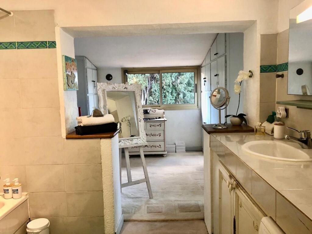 Ferienwohnung Serenity Chambre D'Hote Au Calme Des Maitres Tibetains Y Ont Sejourne 15 Mn Des Plages Mougins Exterior foto